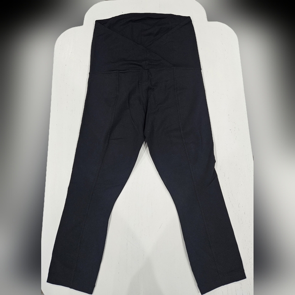 Isabel Maternity by Ingrid & Isabel classic black comfort capri size Medium - Picture 1 of 5